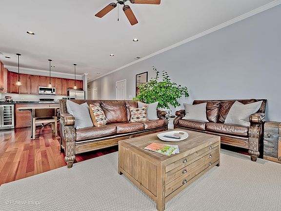 3rd image of 1836 W Foster Ave #3W