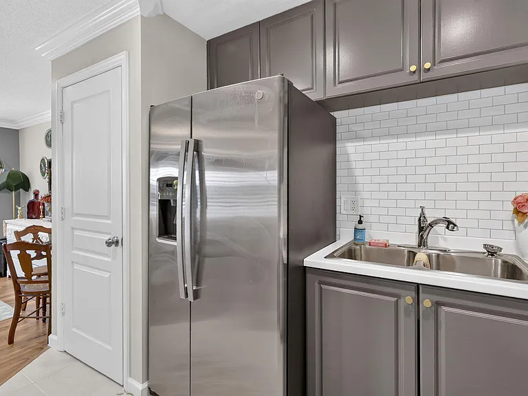 10542 SW Westlawn Blvd — Photo 47