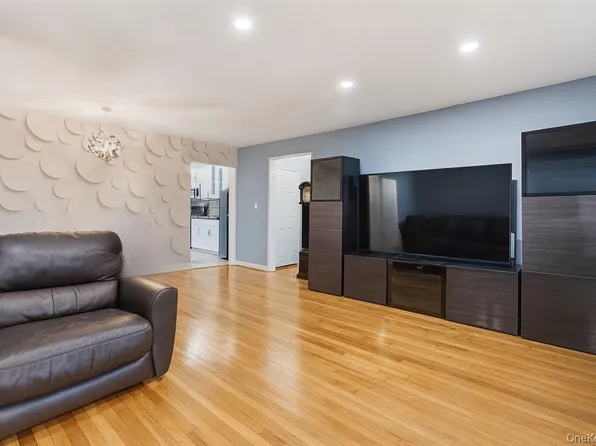 81-24 156th Avenue image 5 of 16