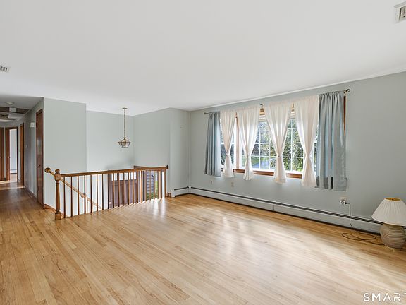 3rd image of 128 Richard Road
