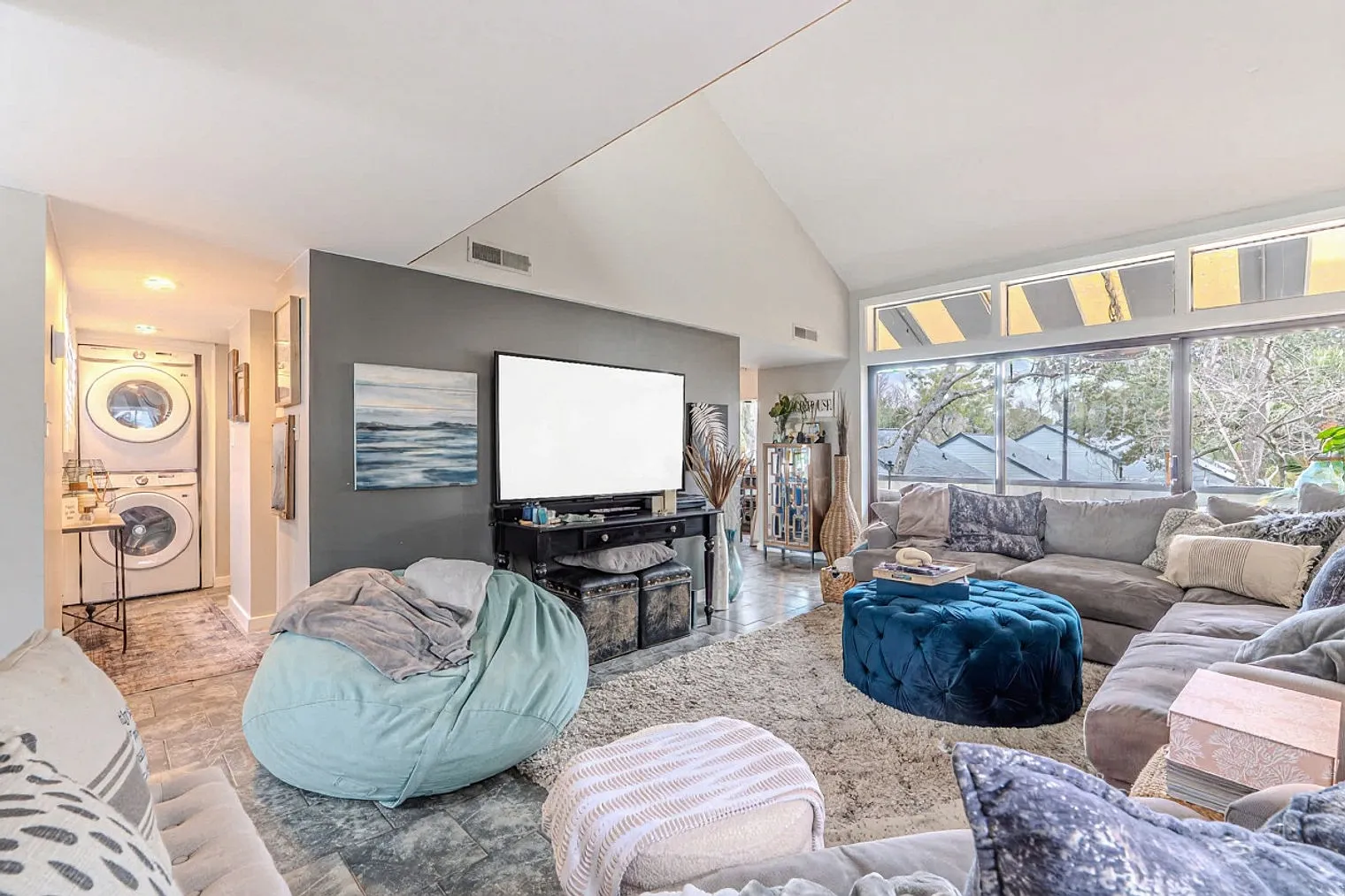 3 bed, 2.0 bath, 1377 sqft, $3,257 — Photo 3