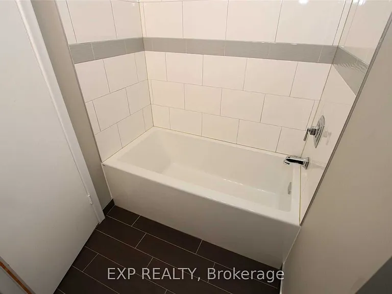 805 Glengrove St — Photo 12