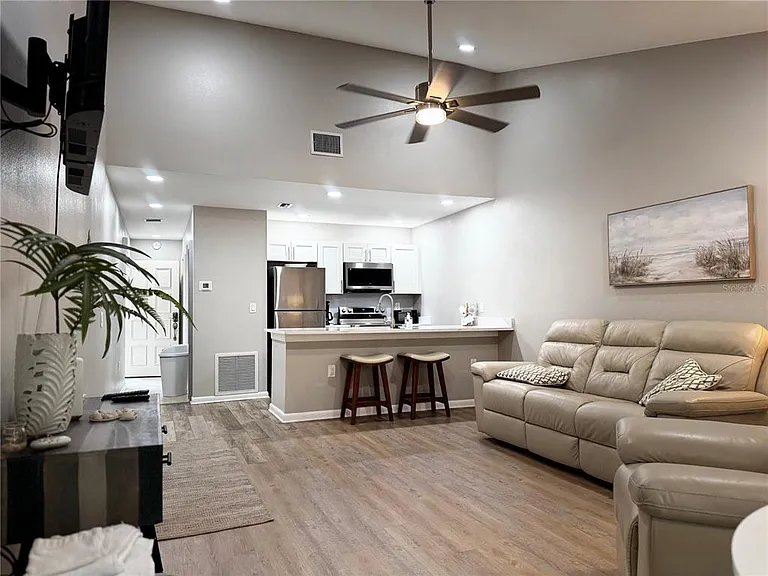 4707 Winslow Beacon #2 — Photo 6