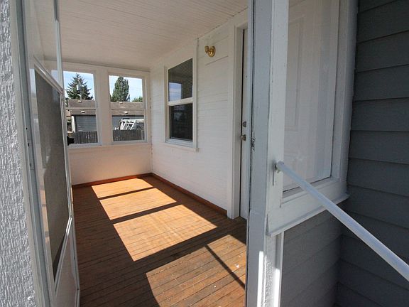 3rd image of 5323 61st St NE