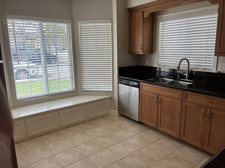 13927 Woodland Dr — Photo 10