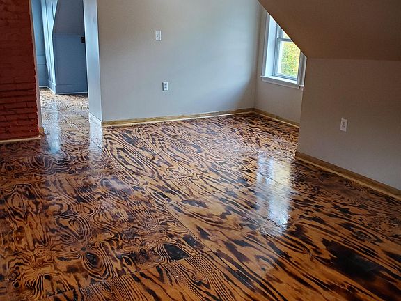 3rd floor remodeled very large bedroom with walk in closet or small sitting room