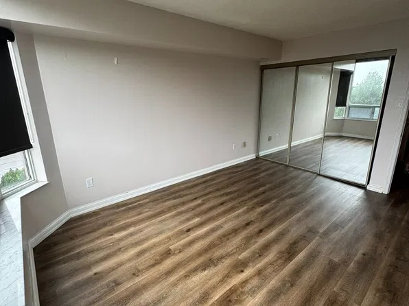 24 Hanover Rd #406, Brampton, ON L6S 5K8