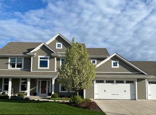 N72W8137 Harvest Ln, Cedarburg, WI 53012