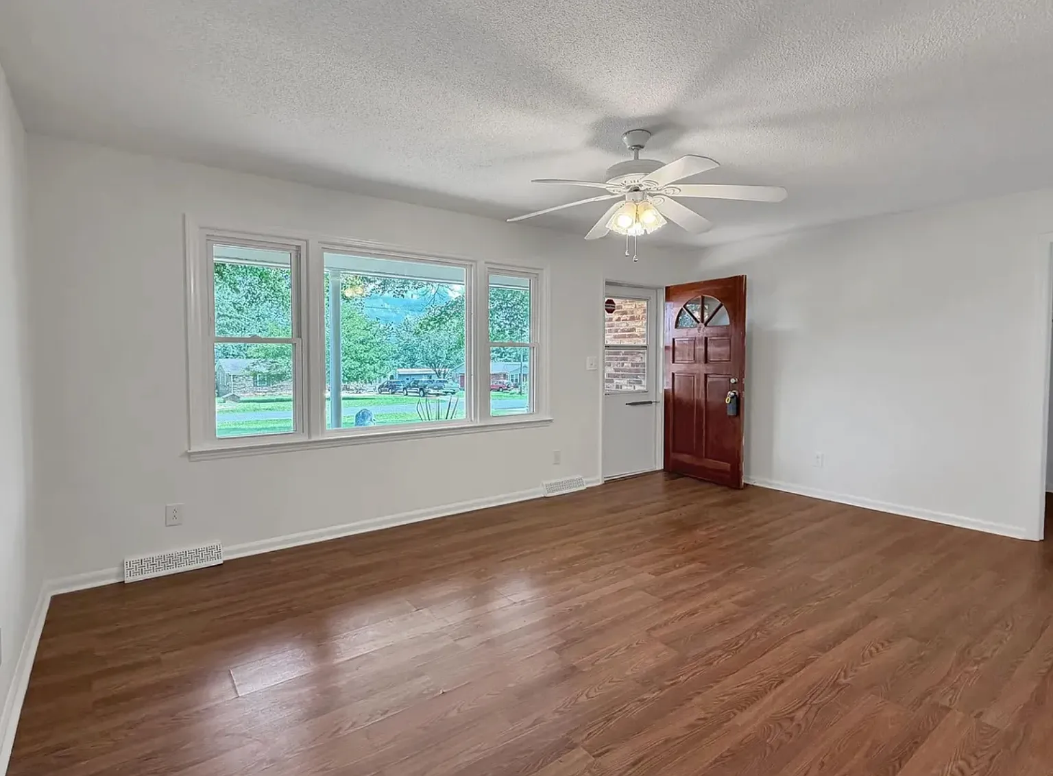 3 bed, 1386 sqft, $1,695 — Photo 3