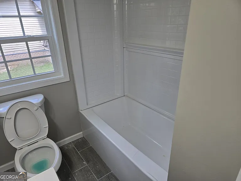 305 Smith St — Photo 18