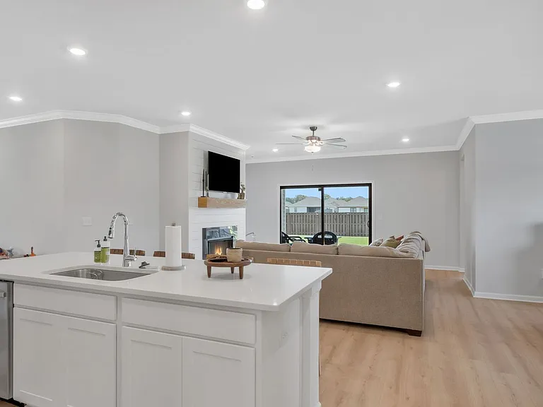 101 Stockholm Ln — Photo 8