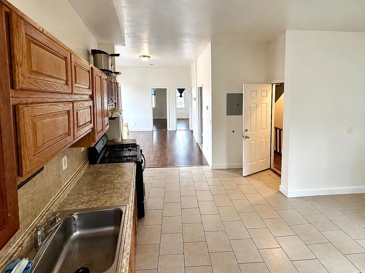 2 bed, 1.0 bath, $2,000 — Photo 2