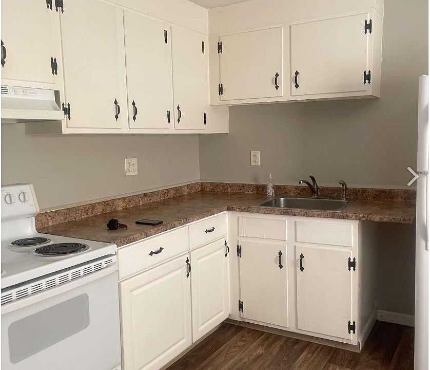 1st image of 44 Silver Ln #14