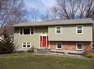 5 Senate Ct, New City, NY 10956