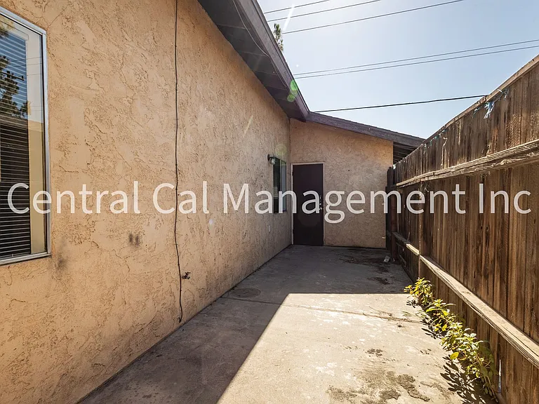 6208 Stine Rd — Photo 9
