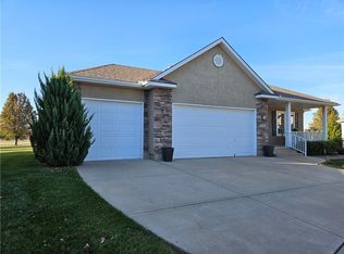 4605 SW Olympia Cir, Lees Summit, MO 64082