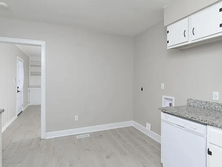 1013 Price Ave — Photo 13