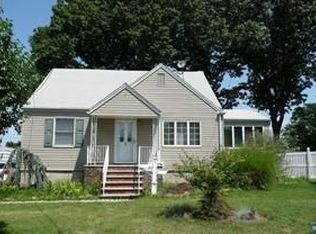 8 Swan Ct, East Rutherford, NJ 07073