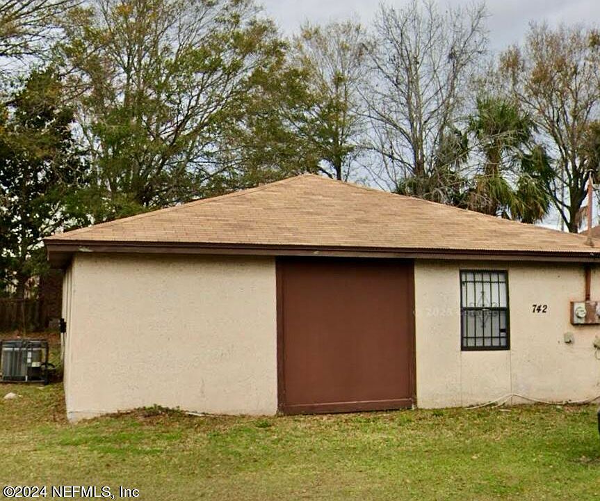 1st image of 742 EAVERSON Street
