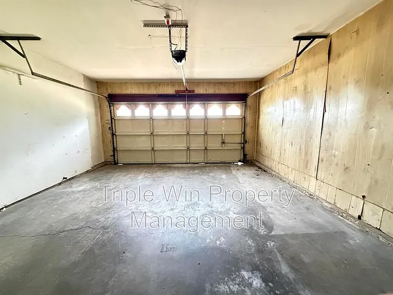 753 Watersedge Dr — Photo 29