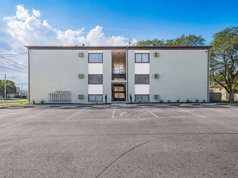The Chambers Apartments — Photo 95
