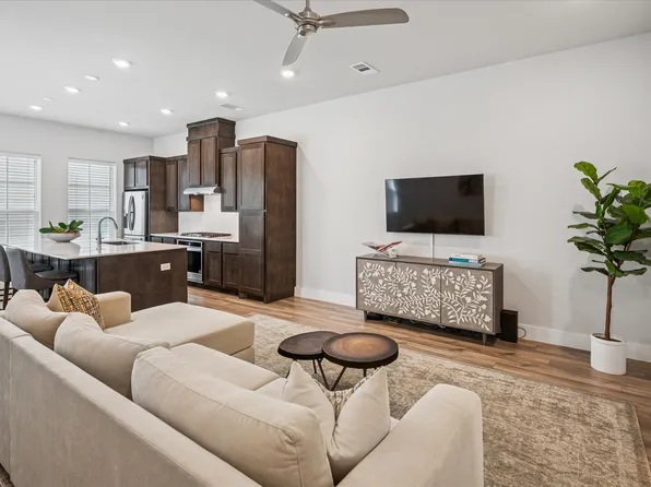 1020 Cavour Pl, Dallas, TX 75204