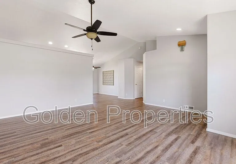 10654 N Seaside St — Photo 4