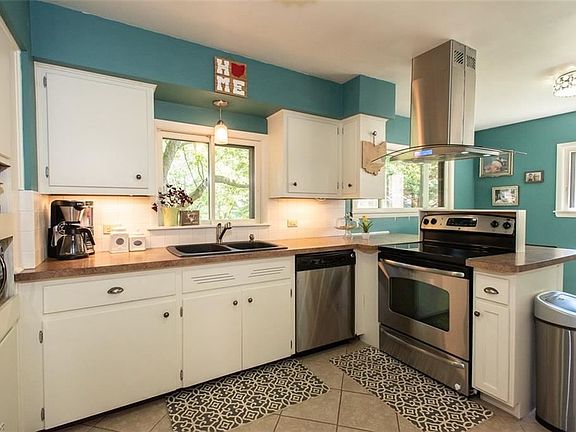 3rd image of 436 Wolcott Ave