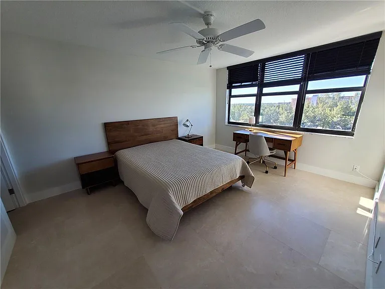 1401 N Riverside Dr #807 — Photo 31