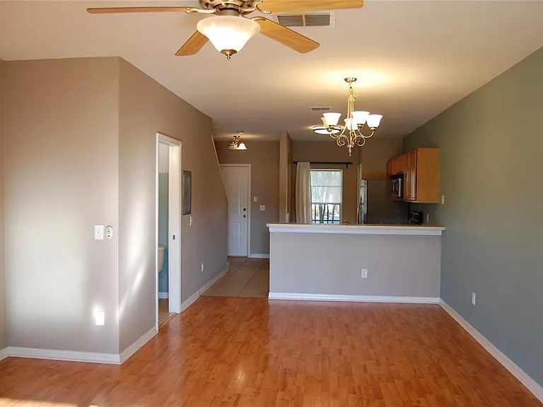 423 Wilton Cir — Photo 9