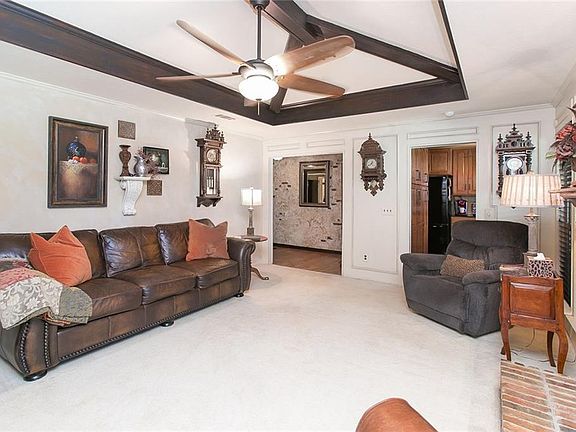 4th image of 2105 Moore Dr