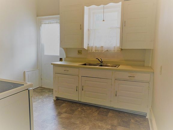 4th image of 525 Center St #525