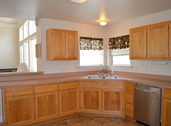 4th image of 608 Governors Cir