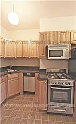 Rented by R New York | media 19