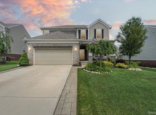 57684 Village Dr, New Hudson, MI