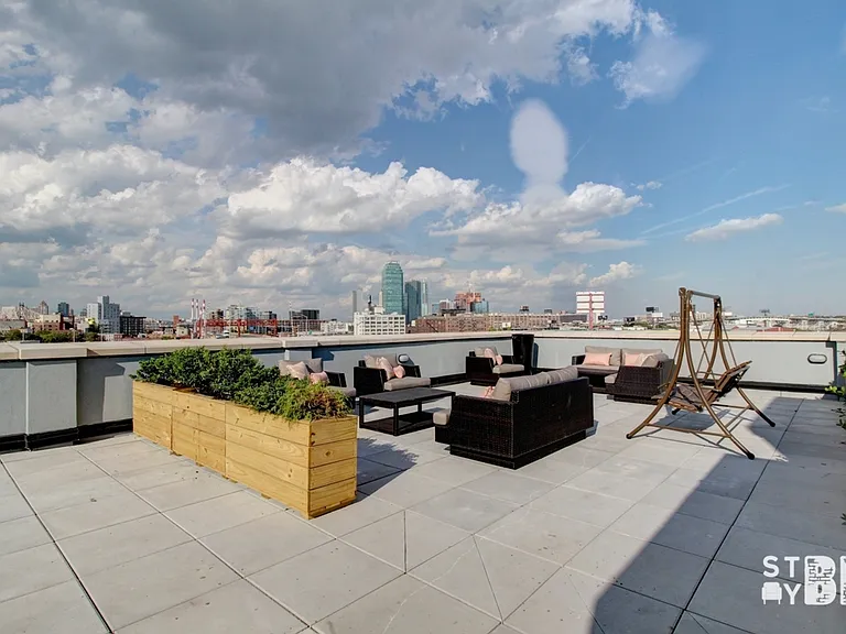 72 Box St #3J — Photo 14
