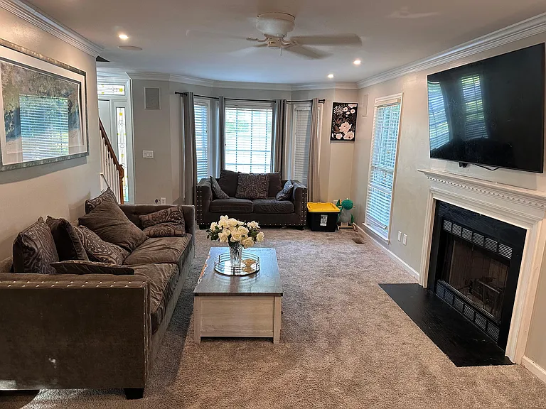 219 Caraway Ln — Photo 4