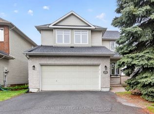 18 Rivergreen Cres, Ottawa, ON K2M2E1