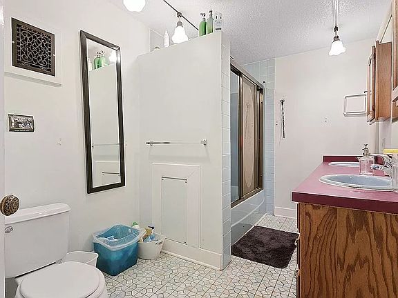 4th image of 818 7th St SE #1-2