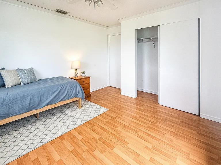 11028 Corrigan Ave — Photo 4