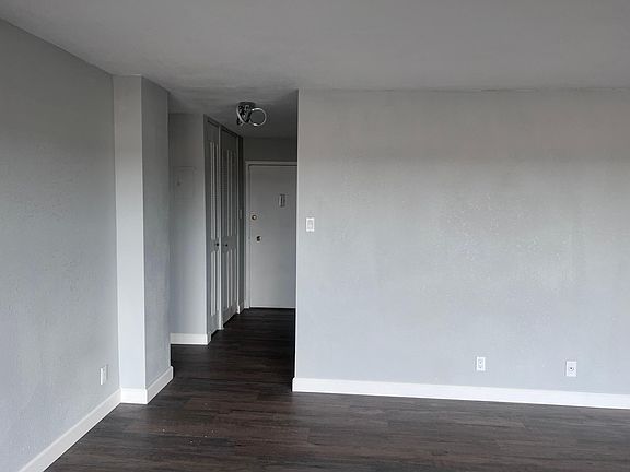 4th image of 411 Lakewood Cir #906A