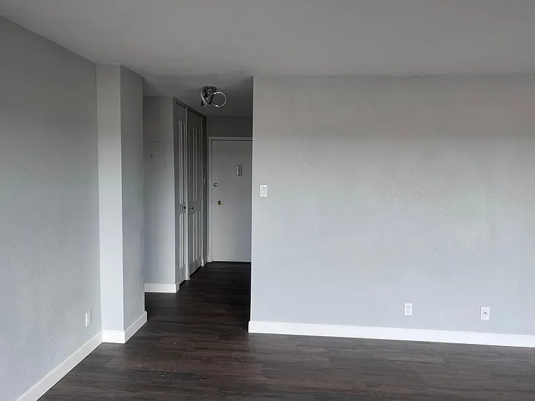 411 Lakewood Cir #906A — Photo 4