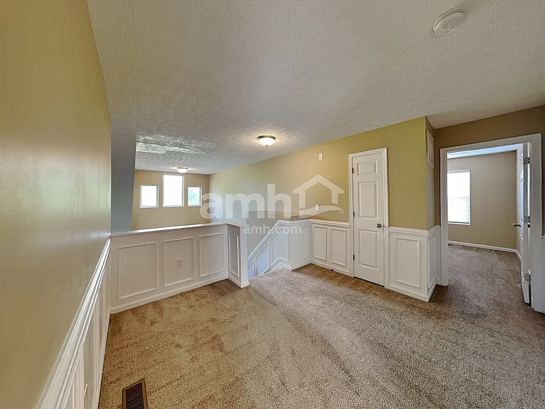 4207 N Yorkshire Sq — Photo 10