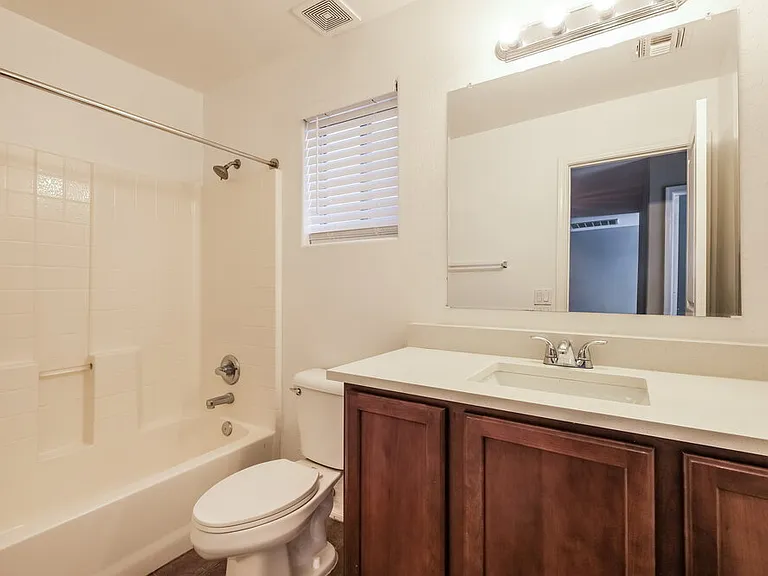 6830 S 44th Ln — Photo 16