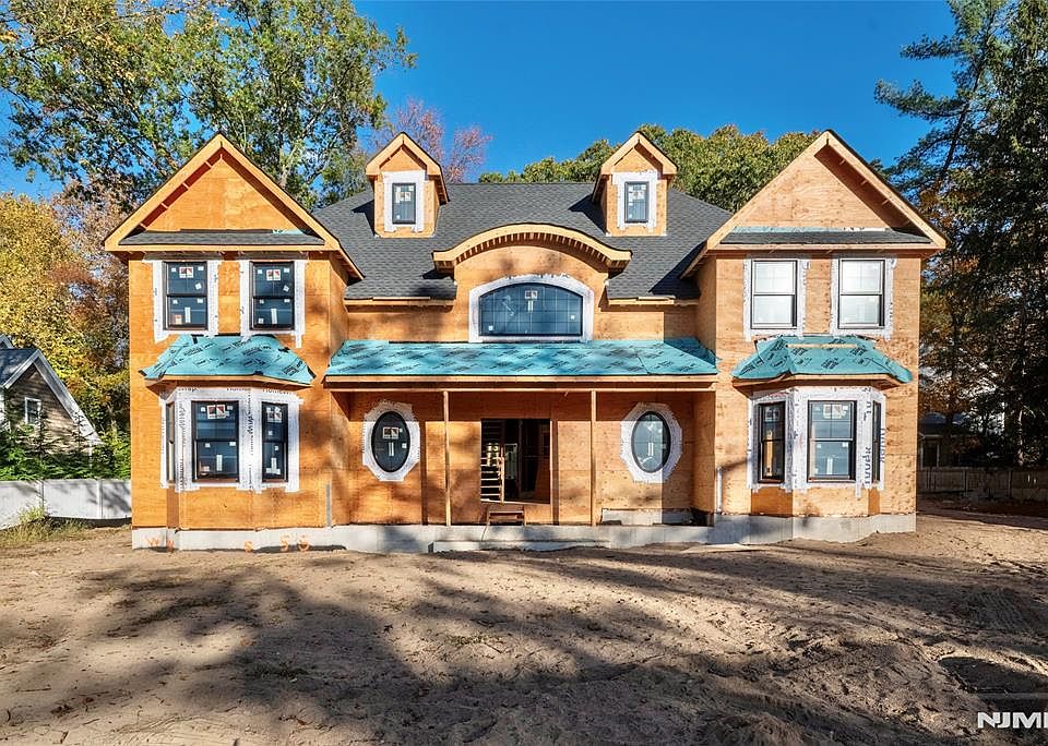 1st image of 458 Cedar Ln