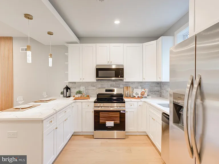 1933 N Leithgow St #35-1 — Photo 4