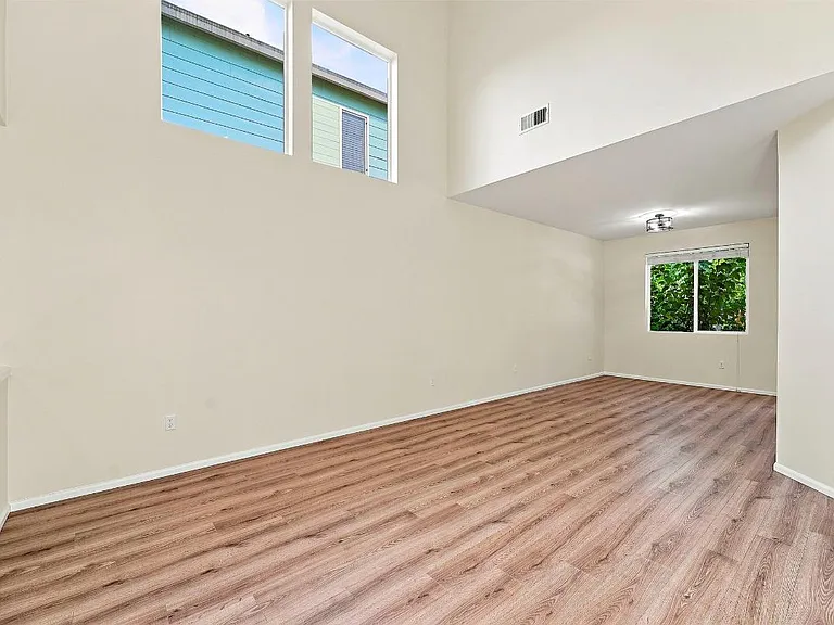 6038 Discovery St E — Photo 7