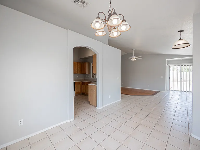 13344 W Desert Ln — Photo 8