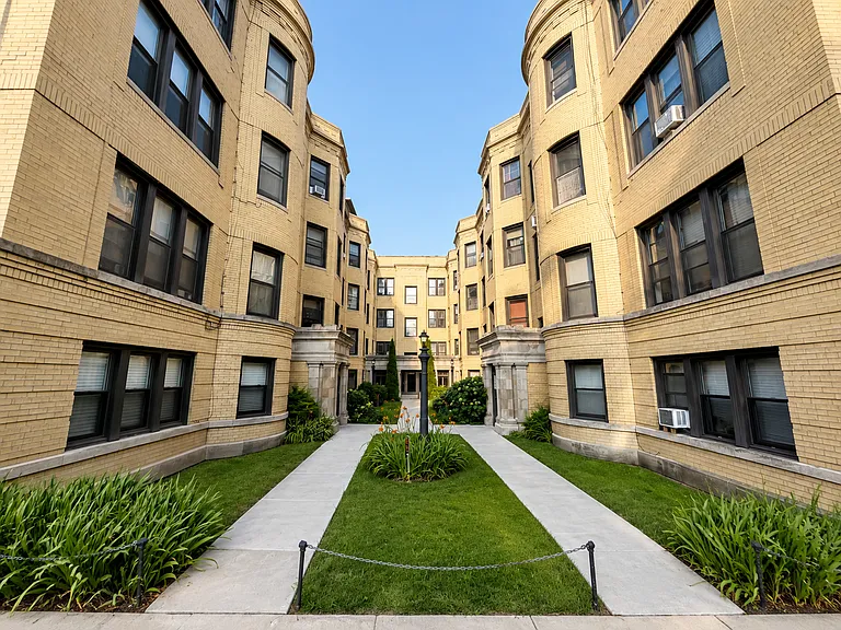 3923 N Pine Grove Ave #31 — Photo 19