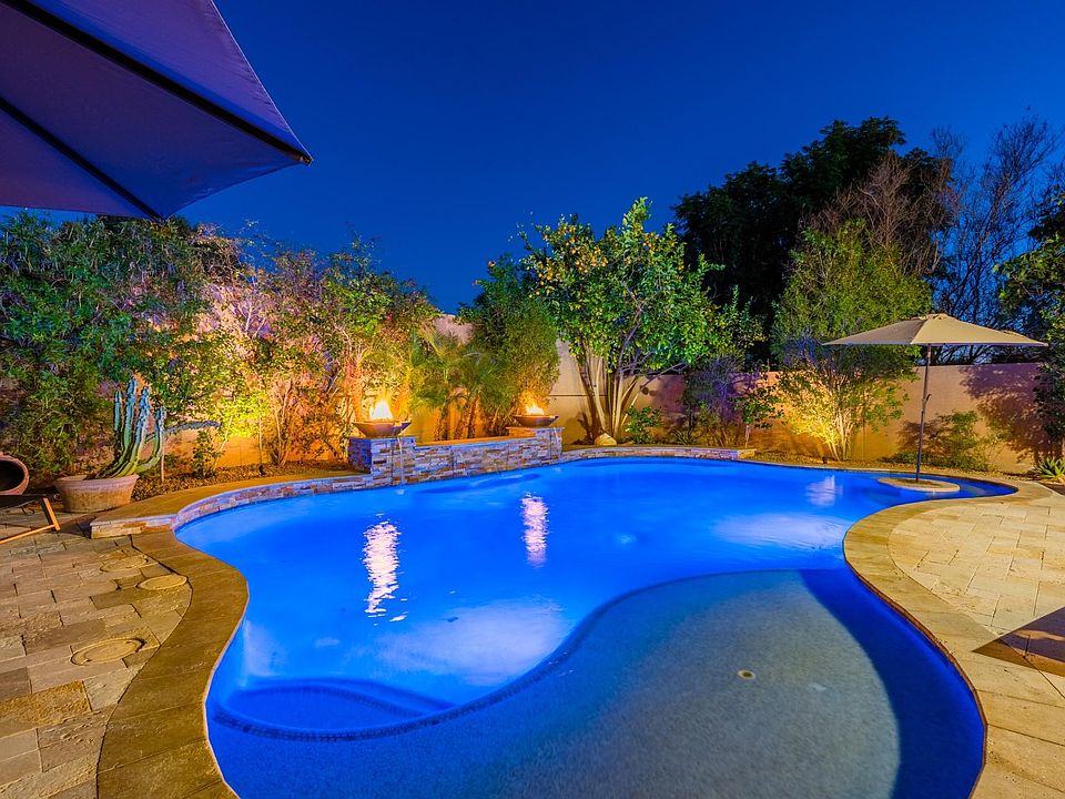 Pool with fire bowls and swim up table